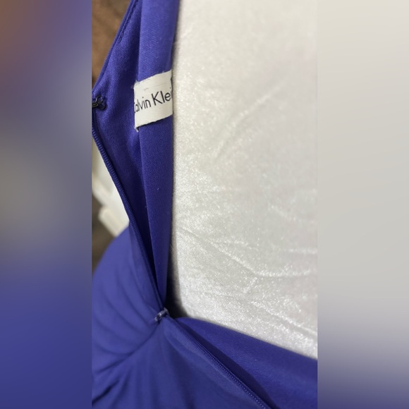 Calvin Klein V-neck Ruched Sexy Flattering Periwinkle Cocktail Party Dress 10P - Picture 11 of 11